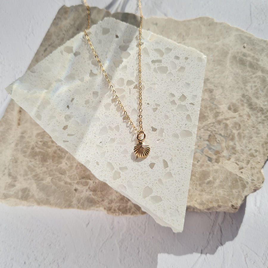 Gold Clam Necklace - Reca